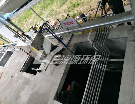 化妝品廢水處理過程中好氧池產(chǎn)生泡沫的原因？